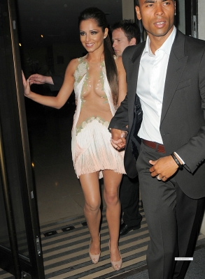 Cheryl_leaving_Mayfair_hotel_and_at_the_Vanilla_Club_1_07_09_48.jpg