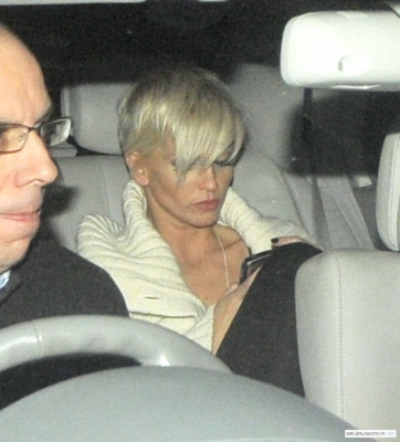 Girls_Aloud_leaving_a_recording_studio_190309_5.jpg