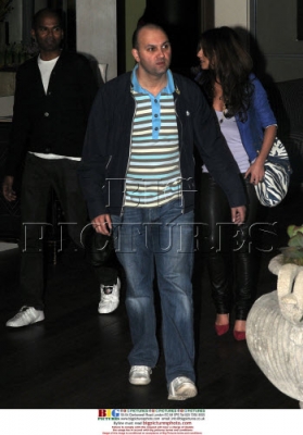 Girls_Aloud_leaving_Soho_Hotel_14_04_09_42.jpg
