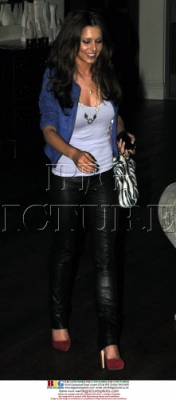Girls_Aloud_leaving_Soho_Hotel_14_04_09_45.jpg