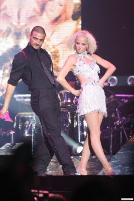 Out_of_Control_Tour_2009_Manchester_24_04_09_2815929.jpg