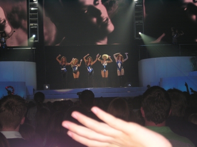 Tangled_Up_Tour_-_Odyssey_Arena_Belfast_NI_050508_9.jpg