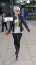 Girls_Aloud_stop_off_at_a_service_station2C_Oxford_15_08_08_285429.jpg