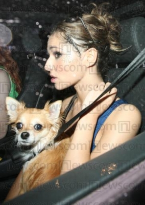 Cheryl__Nicola_In_brighton_140508_18.jpg