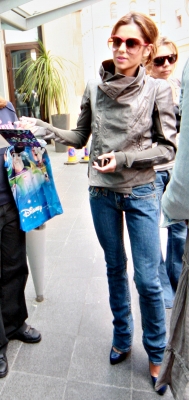 Cheryl_and_Ashley_leaving_the_Radisson_Hotel_seperately_010708_3.jpg