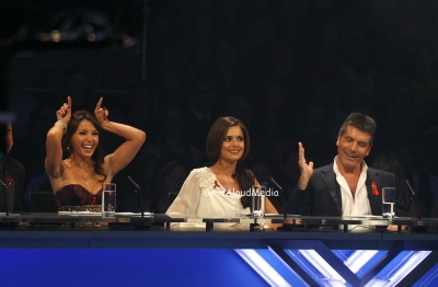 Cheryl_and_Judges_on_X_Factor_29112008_5.jpg