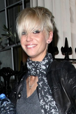 Girls_Aloud_leaving_a_London_Hotel_08_12_08_283729.jpg