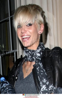 Girls_Aloud_leaving_a_London_Hotel_08_12_08_284429.jpg