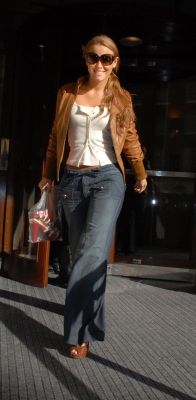 Cheryl_and_Sarah_arriving_at_Berkeley_Hotel_07_03_08_283129.jpg