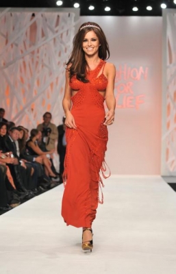 Cheryl_Cole_during_London_Fashion_Week_Catwalk_and_Backstage_17_09_08_48.jpg