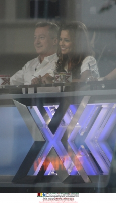 Cheryl_Cole_inside_the_X_Factor_Auditions_Cardiff_030708_6.jpg