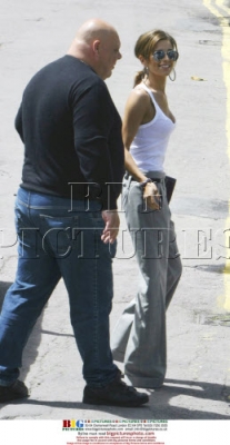 Cheryl_Cole_leaving_her_Hotel_in_Cardiff_030708_12.jpg