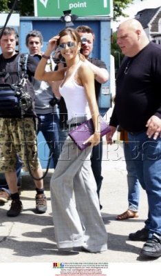 Cheryl_Cole_leaving_her_Hotel_in_Cardiff_030708_17.jpg
