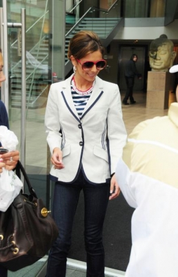 Cheryl_Cole_leaving_her_Manchester_hotel_280608_2.jpg