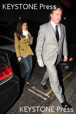 Cheryl_Cole_out_in_london_171208_3.jpg