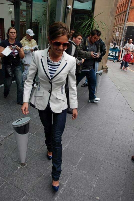Cheryl_Cole_returning_to_her_Hotel_in_Manchester_280608_14.jpg