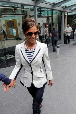 Cheryl_Cole_returning_to_her_Hotel_in_Manchester_280608_20.jpg
