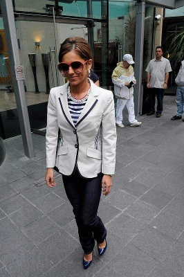 Cheryl_Cole_returning_to_her_Hotel_in_Manchester_280608_23.jpg