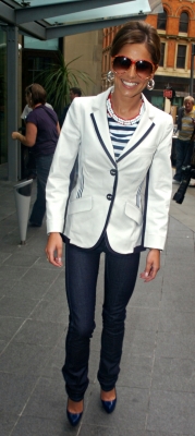 Cheryl_Cole_returning_to_her_Hotel_in_Manchester_280608_3.jpg