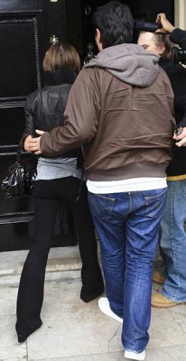 Cheryl_Cole_seen_out_in_London_14_03_08_9.jpg