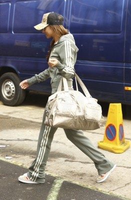 Cheryl_Cole_wearing_a_tracksuit_in_London_22_04_08_3.jpg