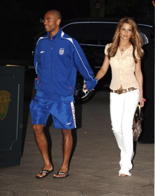 Cheryl__Ashley_Going_Out_To_Dinner_In_Germany_210606_17.jpg