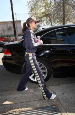Cheryl_Walking_Down_Sunset_Blvd_-_February_17th_2008_15.jpg