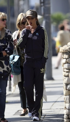 Cheryl_Walking_Down_Sunset_Blvd_-_February_17th_2008_19.jpg