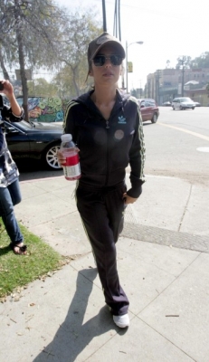 Cheryl_Walking_Down_Sunset_Blvd_-_February_17th_2008_7.jpg