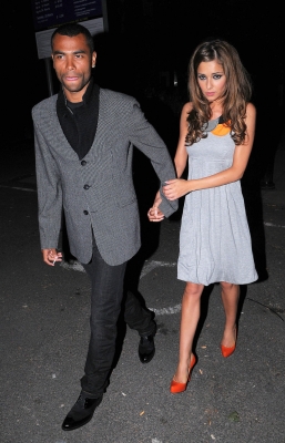 Cheryl_Ashley_and_Nicola_leaving_Wings_Restaurant_Manchester_300608_19.jpg