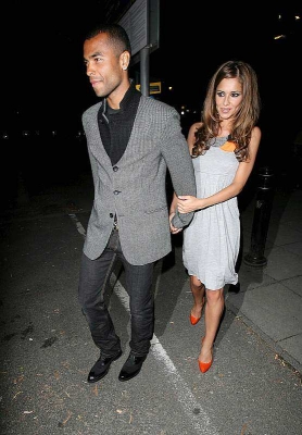 Cheryl_Ashley_and_Nicola_leaving_Wings_Restaurant_Manchester_300608_25.jpg