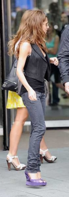 Cheryl_Kimberley_and_Nadine_leave_their_manchester_hotel_310508_8.jpg