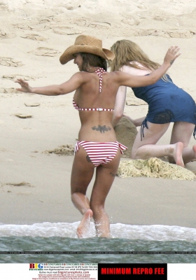 Cheryl2C_Kimberley_and_Nicola_in_Thailand_02_08_2811429.jpg