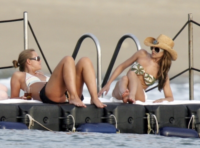 Cheryl_Kimberley_and_Nicola_in_Thailand_Feb_08_15.JPG