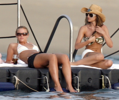 Cheryl_Kimberley_and_Nicola_in_Thailand_Feb_08_16.JPG
