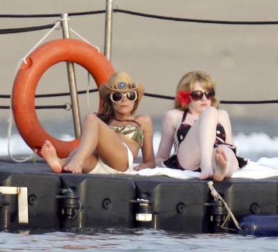Cheryl_Kimberley_and_Nicola_in_Thailand_Feb_08_2.JPG