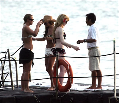 Cheryl_Kimberley_and_Nicola_in_Thailand_Feb_08_23.jpg