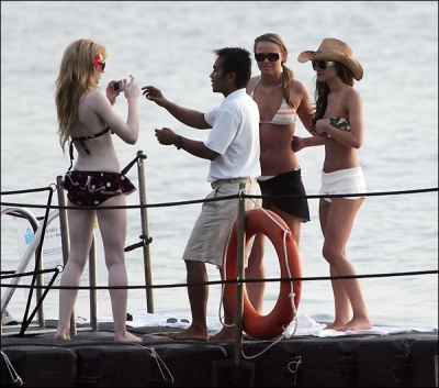 Cheryl_Kimberley_and_Nicola_in_Thailand_Feb_08_29.jpg