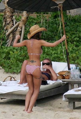 Cheryl_Kimberley_and_Nicola_in_Thailand_Feb_08_40.jpg