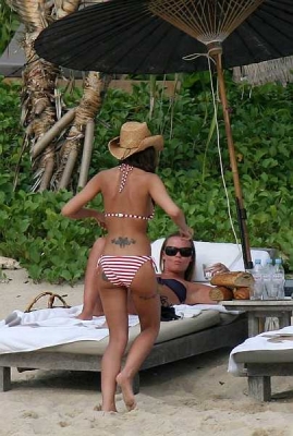 Cheryl_Kimberley_and_Nicola_in_Thailand_Feb_08_41.jpg
