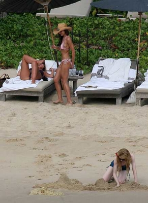 Cheryl_Kimberley_and_Nicola_in_Thailand_Feb_08_44.jpg