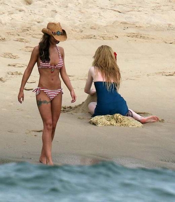 Cheryl_Kimberley_and_Nicola_in_Thailand_Feb_08_51.jpg