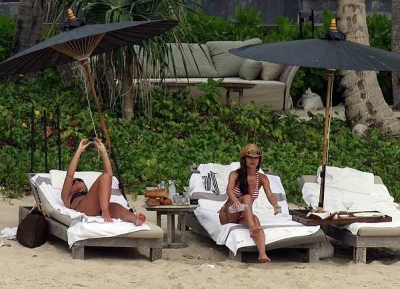 Cheryl_Kimberley_and_Nicola_in_Thailand_Feb_08_55.jpg