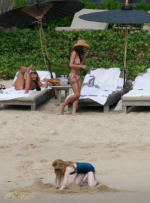 Cheryl_Kimberley_and_Nicola_in_Thailand_Feb_08_57.jpg