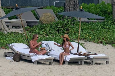 Cheryl_Kimberley_and_Nicola_in_Thailand_Feb_08_63.jpg