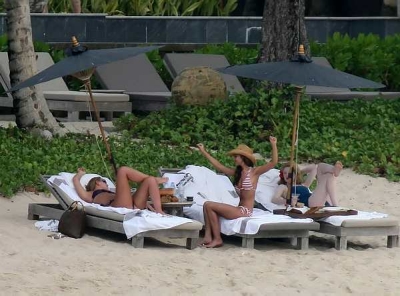 Cheryl_Kimberley_and_Nicola_in_Thailand_Feb_08_64.jpg