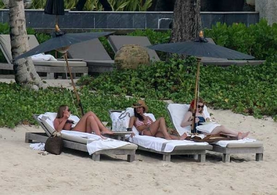 Cheryl_Kimberley_and_Nicola_in_Thailand_Feb_08_68.jpg