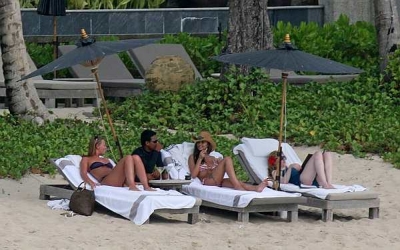 Cheryl_Kimberley_and_Nicola_in_Thailand_Feb_08_69.jpg
