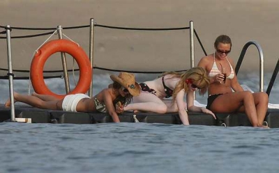 Cheryl_Kimberley_and_Nicola_in_Thailand_Feb_08_74.jpg