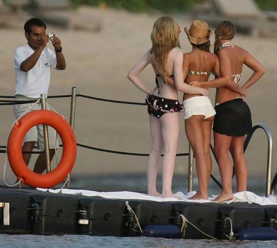 Cheryl_Kimberley_and_Nicola_in_Thailand_Feb_08_75.jpg